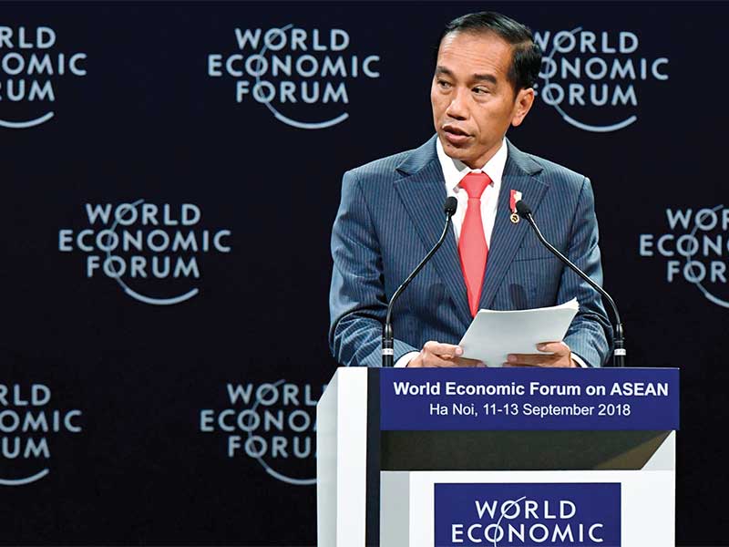 Presiden Joko Widodo menyampaikan pidato pada pembukaan World Economic Forum on ASEAN yang berlangsung di National Convention Center, Hanoi, Vietnam, Rabu (12/9/2018)