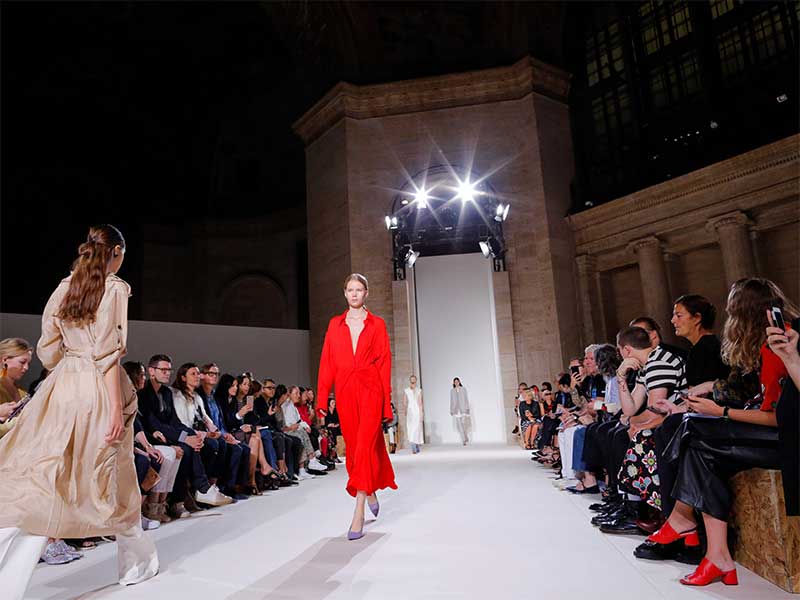 Victoria Beckham Lakukan Debut di London Fashion Week