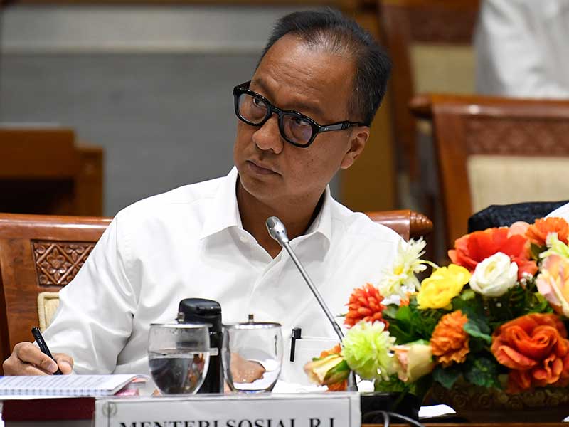 Menteri Sosial Agus Gumiwang Kartasasmita 