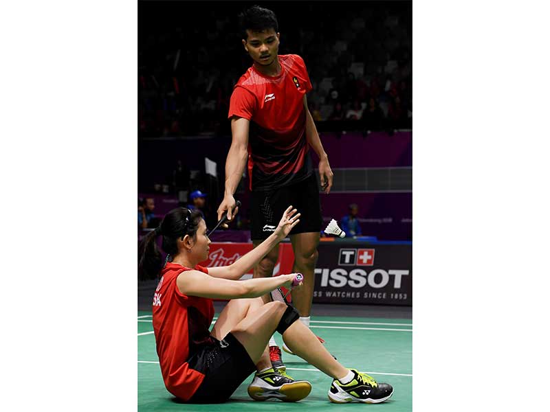  Pebulu tangkis ganda campuran Indonesia Debby Susanto (kiri) dan Ricky Karandasuwardi (kanan) 
