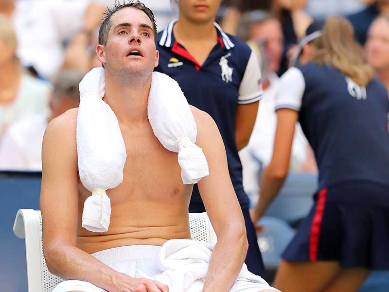 Di Perempat Final AS Terbuka, Isner 11 Kali Ganti Kaos