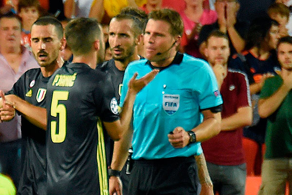 Ini Profil Wasit yang Membuat CR7 Menangis di Lapangan