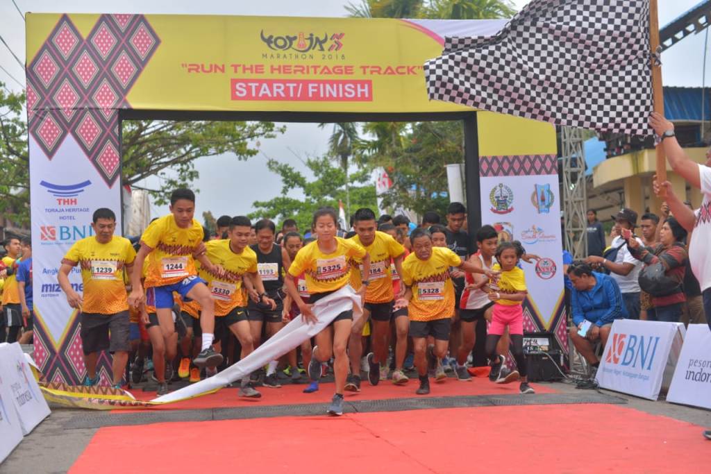 Suasana saat start Toraja Marathon 2018 