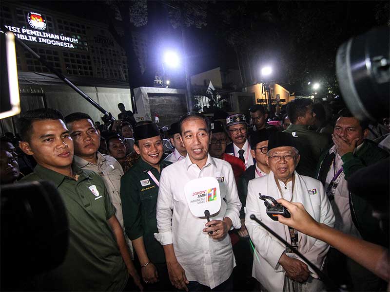 Pasangan Calon Presiden dan Calon Wakil Presiden, Joko Widodo (tengah) dan Ma'ruf Amin (kedua kanan)