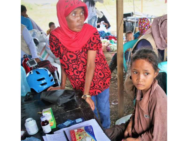 Suasana Posko Pengungsi di Kecamatan Sigibiromaru, Kabupaten Sigi, Minggu (7/10), ketika warga menunggu mendapat layanan dalam Aksi Layanan Kesehatan (ALS) Dompet Dhuafa di Kabupaten Sigi. 
