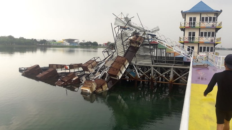 Jakabaring Sport City (JSC) rusak dihantam badai angin kencang