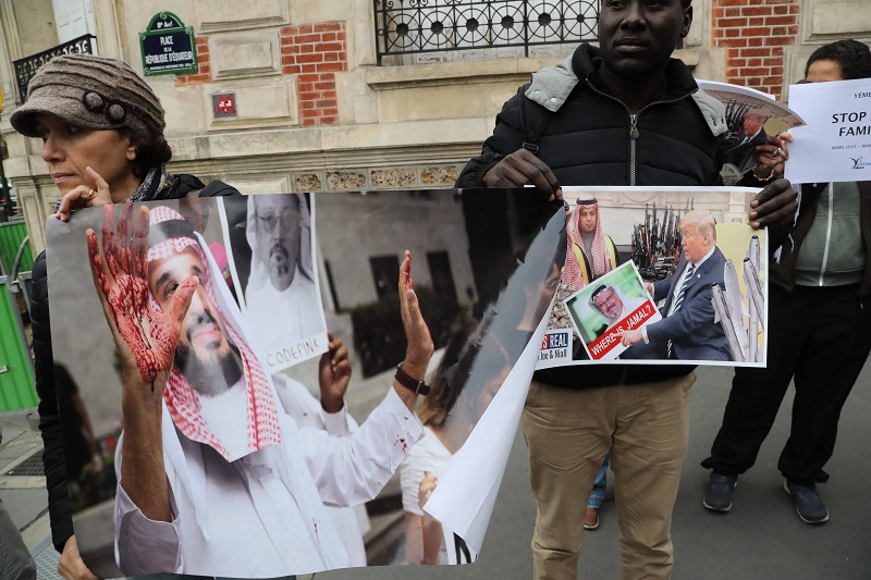 Warga Kota Paris berunjuk rasa di depan Konsulat Saudi soal Khashoggi