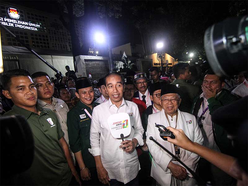 Pasangan Calon Presiden dan Calon Wakil Presiden, Joko Widodo (tengah) dan Ma'ruf Amin (kedua kanan)