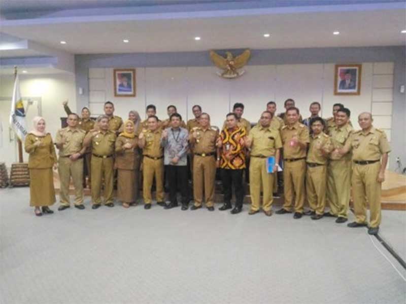 Rapat Monitoring Dan Evaluasi Implementasi Rencana Aksi Pencegahan Korupsi Terintegrasi antara pihak Komisi Pemberantasan Korupsi (KPK) dan Pemerintah Provinsi Sulawesi Tengah (Prov. Sulteng) di Aula Polibu Kantor Gubernur Prov. Sulteng, pada Senin (3/9).