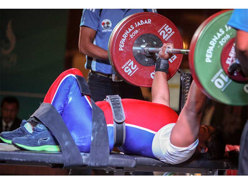 Atlet angkat berat Sumatera Utara Nurtani Purba 