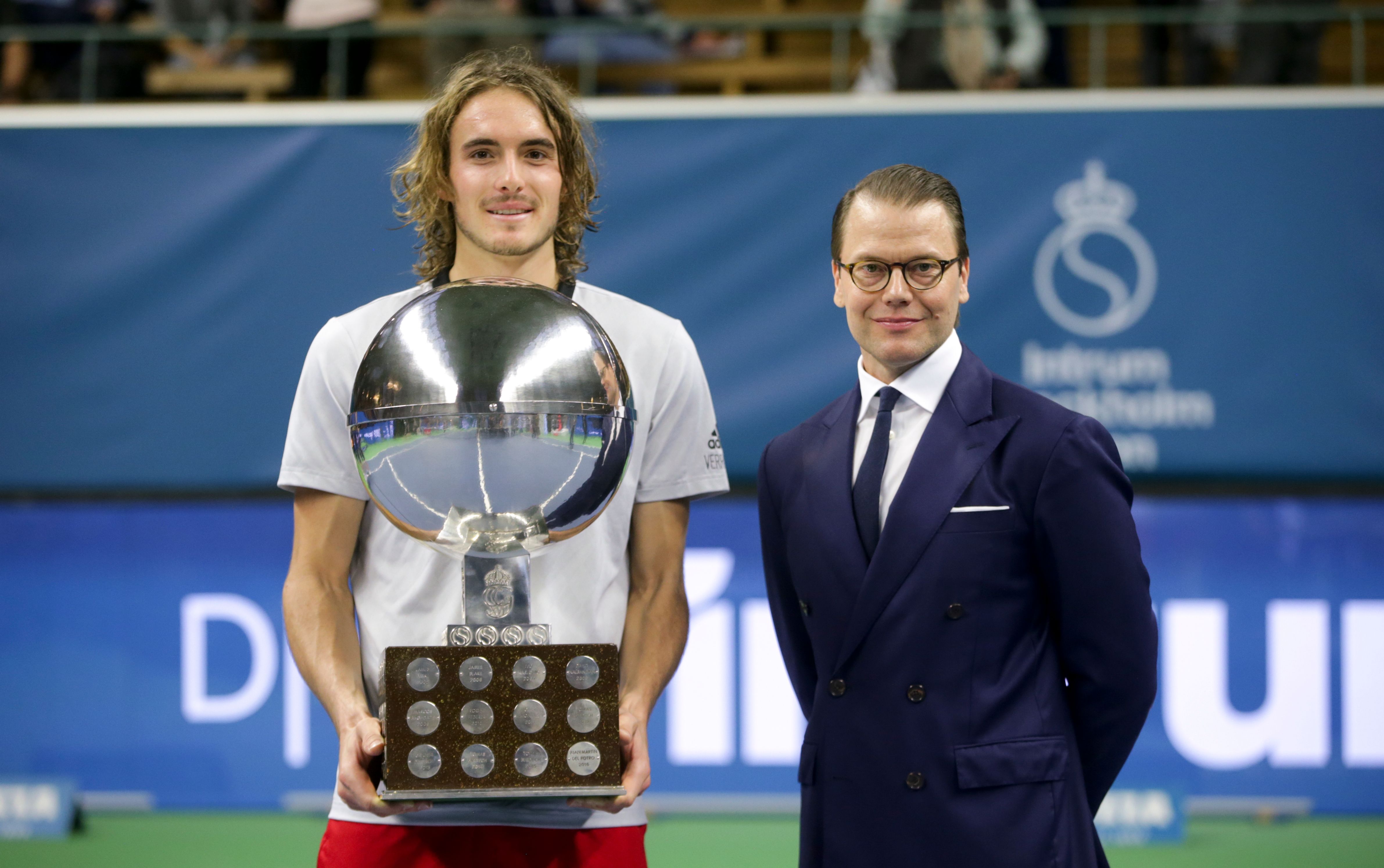 Petenis Yunani Stefanos Tsitsipas (kiri)
