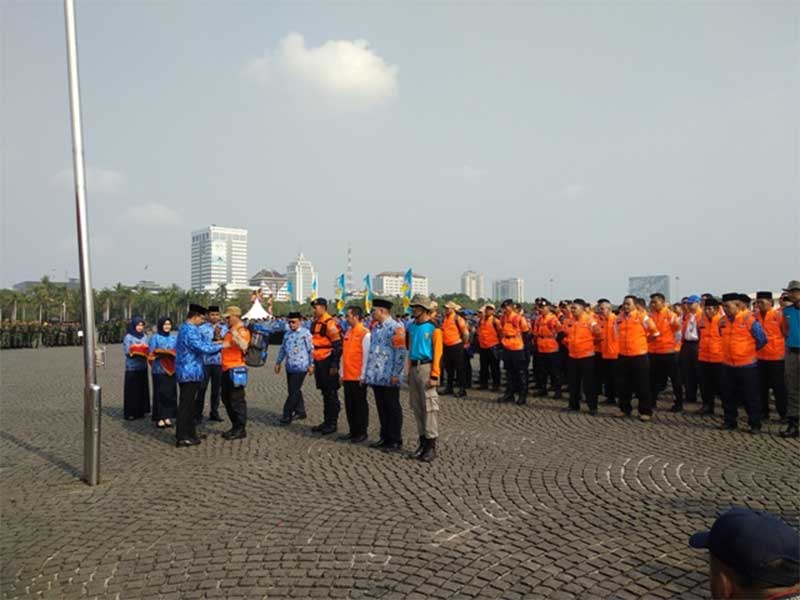 Gubernur DKI Jakarta Anies Baswedan melepas tim yang akan berangkat ke Palu dan Donggala. 