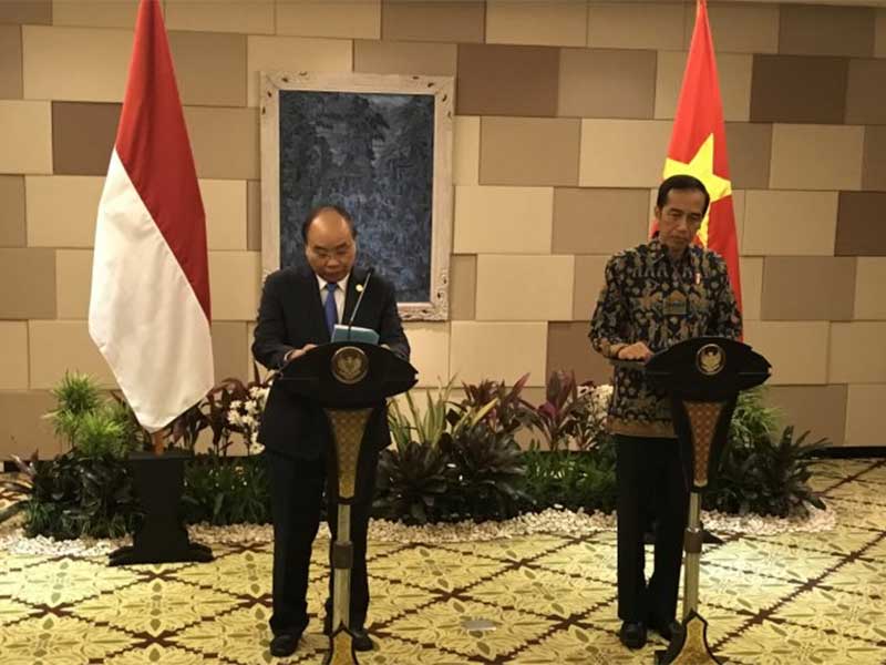 Presiden Joko Widodo menggelar pertemuan bilateral dengan Perdana Menteri (PM) Vietnam Nguyen Xuan Phuc di Nusa Dua, Bali, Jumat (12/10/2018)