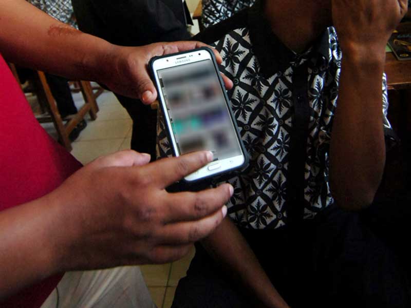 KPAD Bekasi Temukan Grup Berisi Konten Porno dalam Ponsel Anak Sekolah