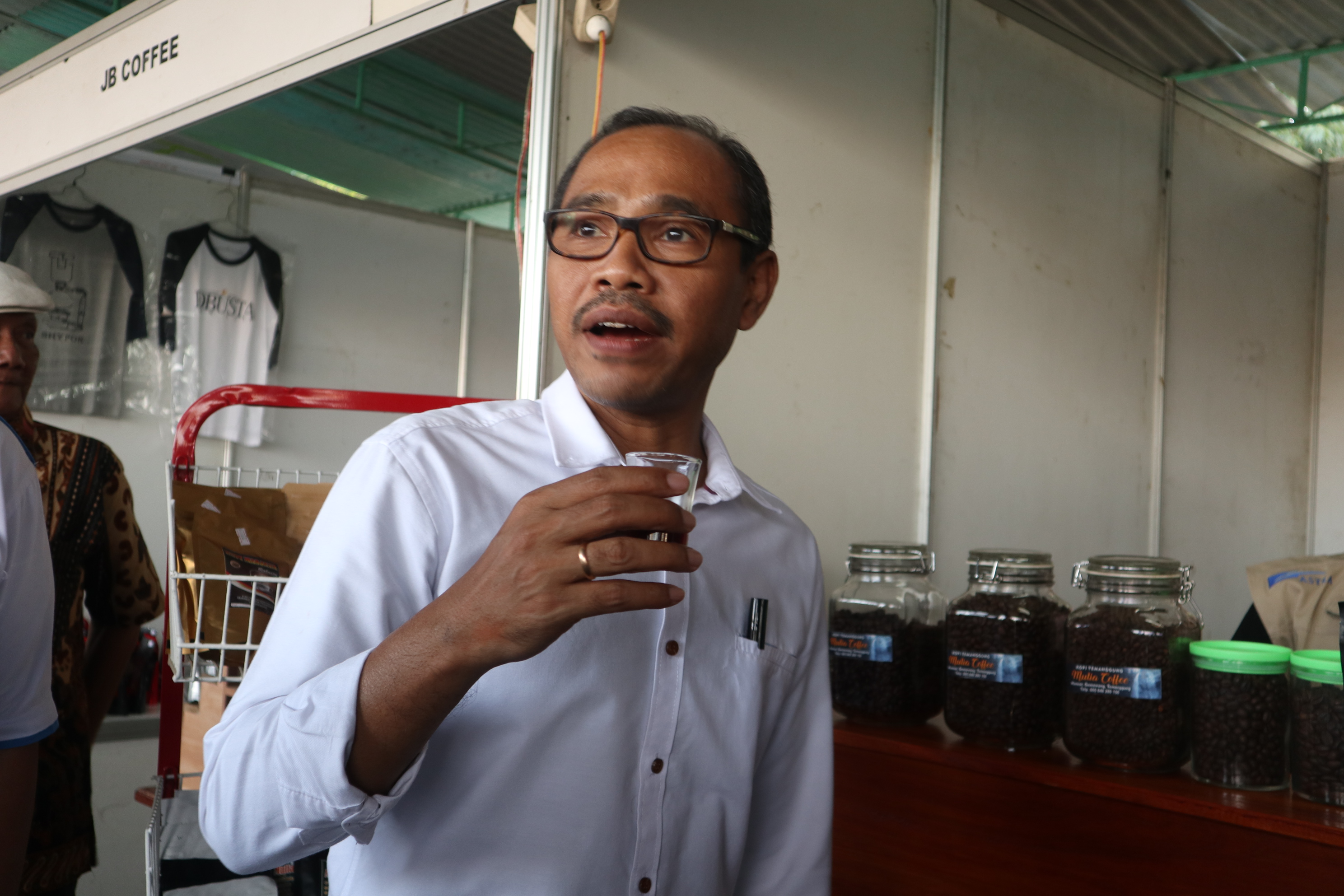 M Al Khadziq Kopi Temanggung Bikin Ketagihan