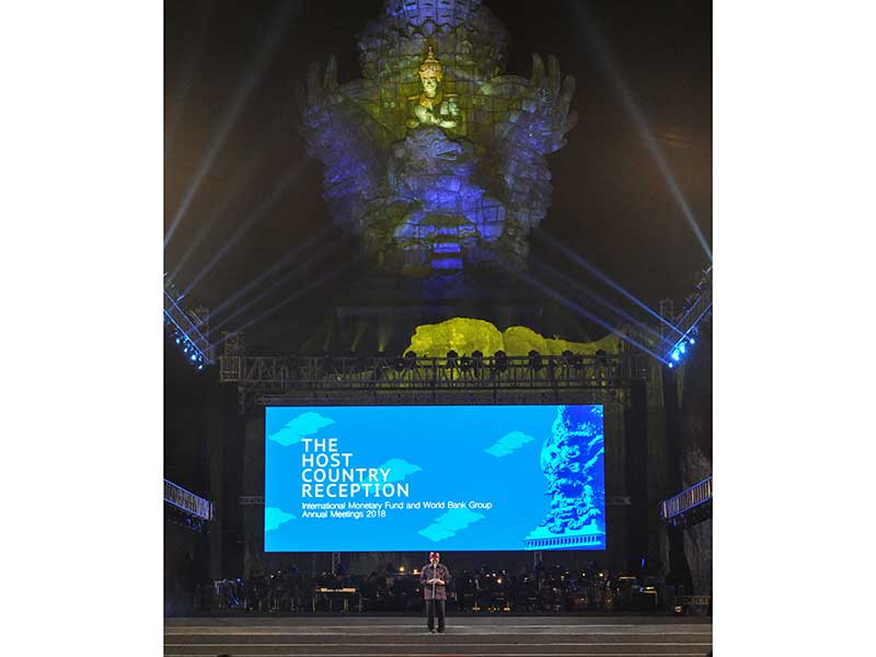 Menko Kemaritiman Luhut Binsar Panjaitan menyampaikan sambutan dalam resepsi makan malam negara tuan rumah penyelengara Pertemuan Tahunan IMF World Bank Group 2018, Kawasan Garuda Wisnu Kencana, Bali, Jumat (12/10/2018)