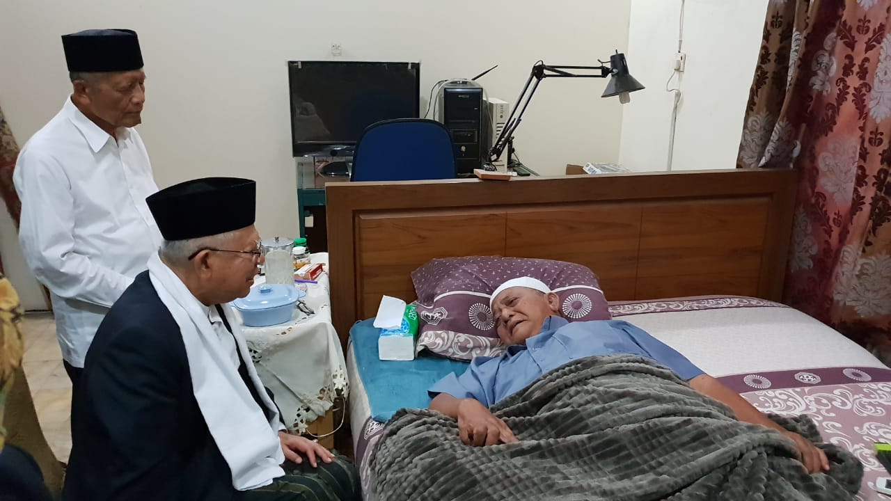 KH Ma'ruf Amin mengunjungi KH Atabik Ali Maksum, di Pondok Pesantren Krapyak.