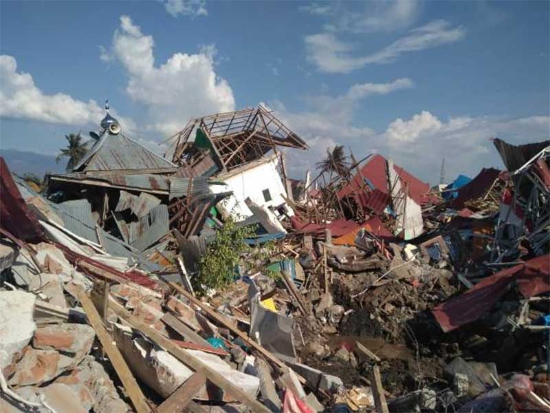 Bangunan runtuh setelah Palu diguncang gempa