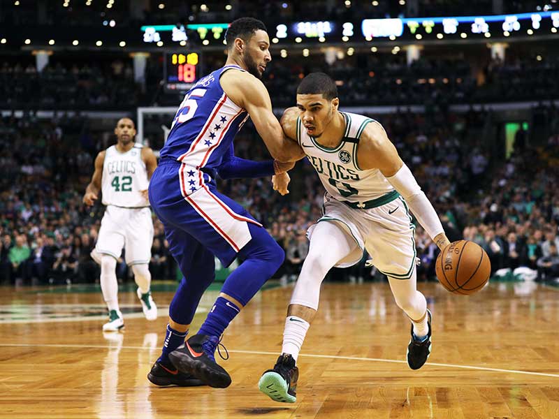 Small Forward Boston Celtics Jayson Tatum (kanan)