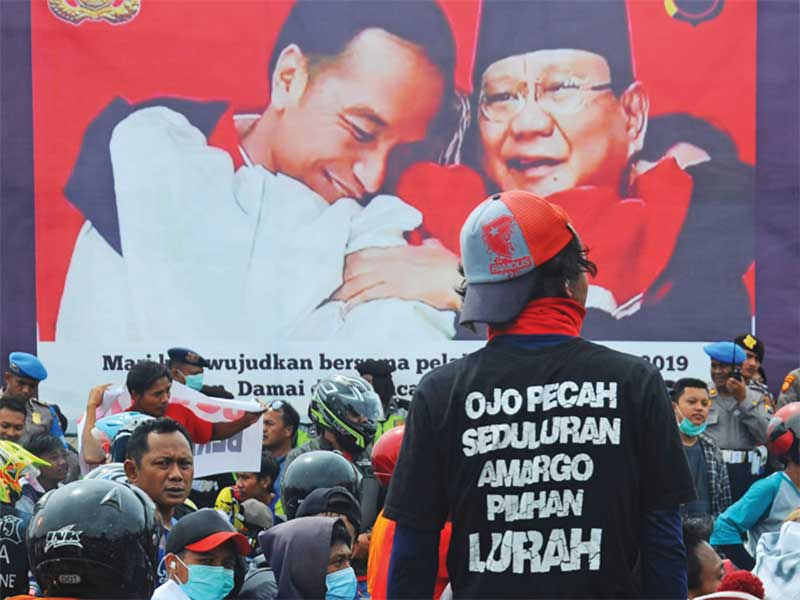 AKSI WARGA BOYOLALI: Warga Boyolali yang tergabung dalam Forum Boyolali Bermartabat melakukan aksi damai Save Tampang Boyolali di Boyolali, Jateng, kemarin. Aksi itu merupakan ekspresi kekecewaan atas pidato capres Prabowo Subianto.