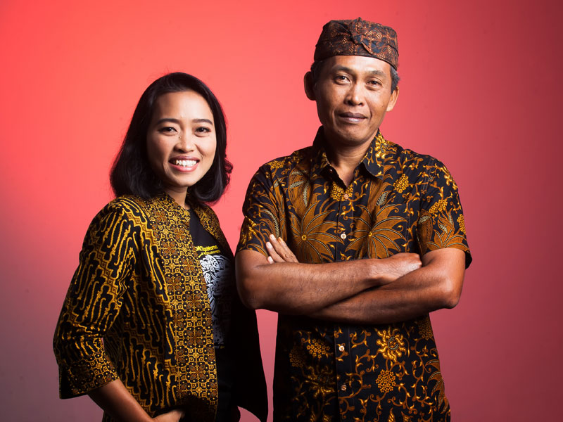 Sapyono DAN Lia Putrinda Tanami Mangrove Mengatasi Kerusakan Alam