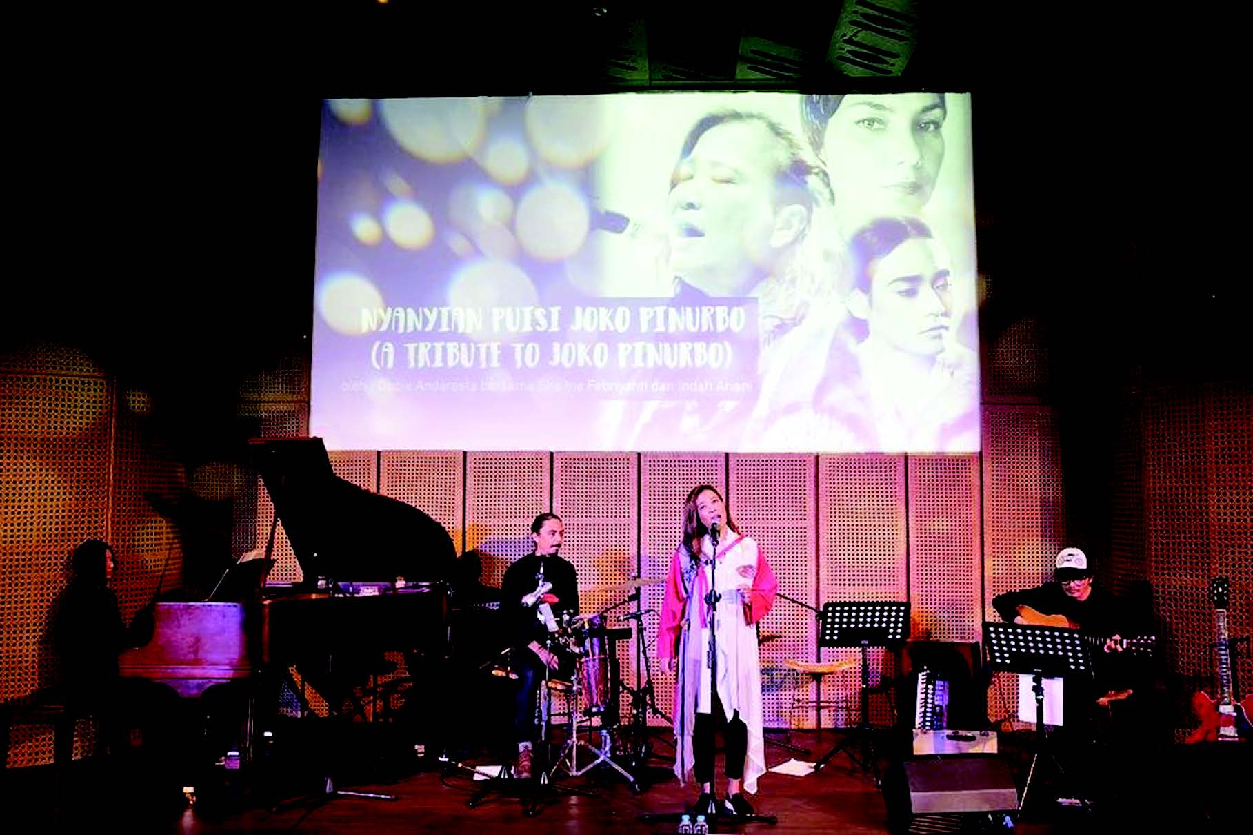 Baju Bulan,Wujud Metamorfosis Puisi Jokpin