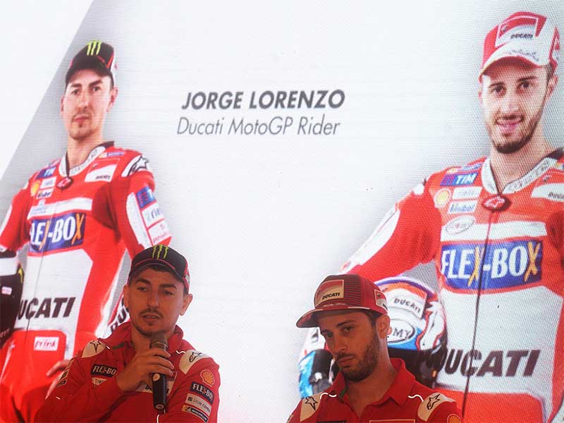 Pembalap MotoGP dari tim Ducati Jorge Lorenzo (kiri) dan Andrea Dovizioso (kanan) 