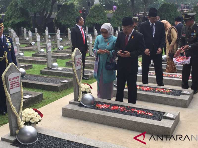 Wapres Pimpin Upacara Hari Pahlawan di TMP Kalibata