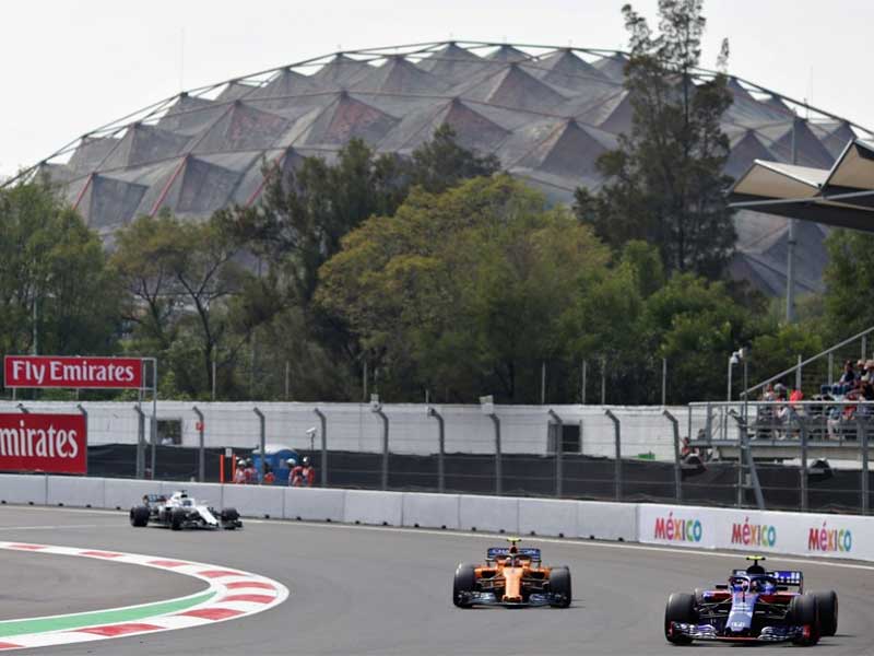 Para pembalap melakoni balapan MotoGP Meksiko 