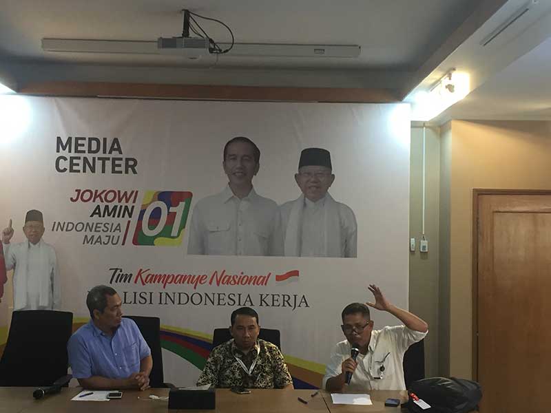 Wakil Direktur Saksi Tim Kampanye Nasional (TKN) Jokowi-Amin, I Gusti Putu Artha (kanan)