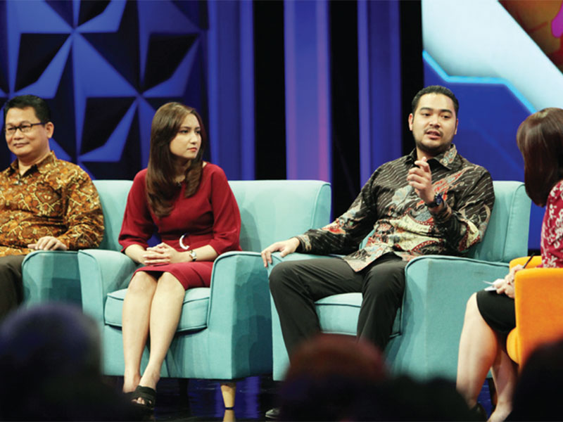 (Dari kiri) Direktur Program SMRC Sirojudin Abbas, political vlogger Cania Citta, dan anggota DPR dari Fraksi Partai NasDem Prananda Paloh saat berbicara dalam diskusi Politik Kekinian ala Milenial di Grand Studio Metro TV, Jakarta, (Kamis, 22/11/2018)