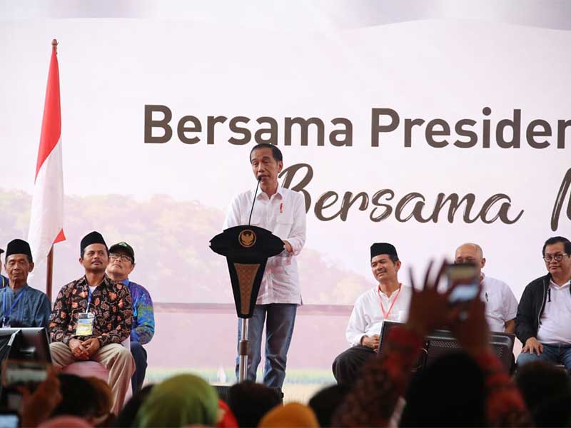 Presiden Joko Widodo mengatakan masalah bidang pertanian yang kerap menjadi halangan bagi petani adalah pengairan, pada kunjungan temu petani Lampung, di Dusun Pelayangan, Pekon Pujodadi, Kecamatan Pardasuka, Kabupaten Pringsewu, Sabtu (24/11).