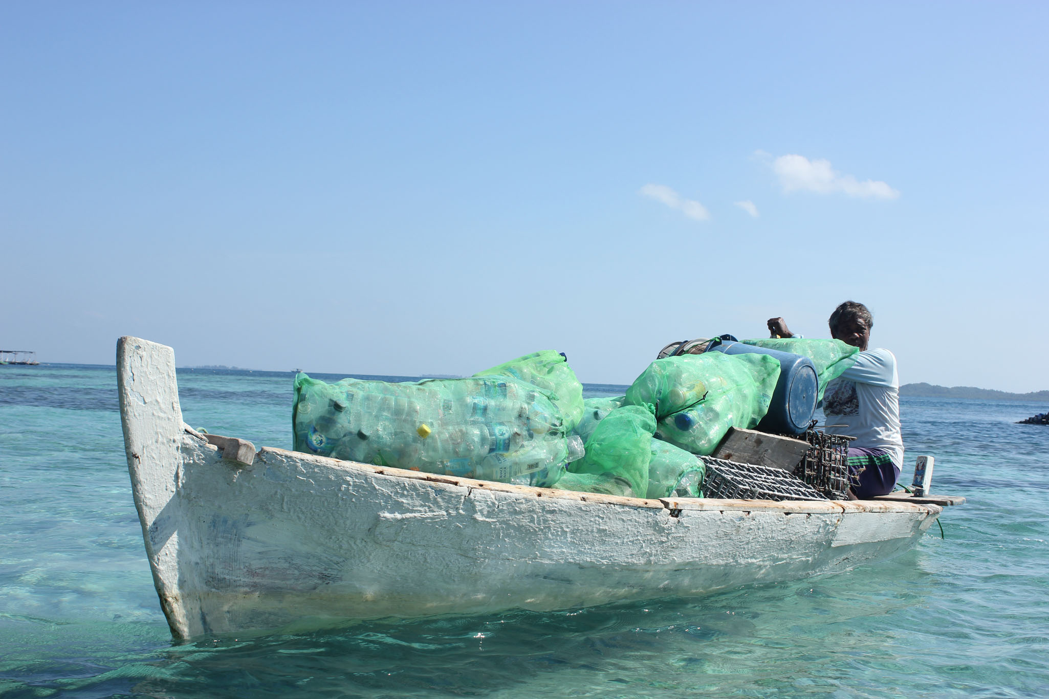 Mencari Solusi Sampah Plastik bagi Nelayan Papagarang
