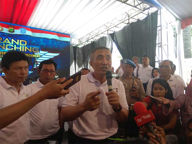 MenPAN-RB Syafruddin, Wakapolri Komjen Ari Dono dan Dirlantas Polda Metro Jaya Kombes Yusuf hadiri peluncurkan sistem tilang elektronik atau E-TLE (electronic traffic law enforcement) di di kawasan Bundaran HI, Jakarta Pusat, Minggu (25/11)