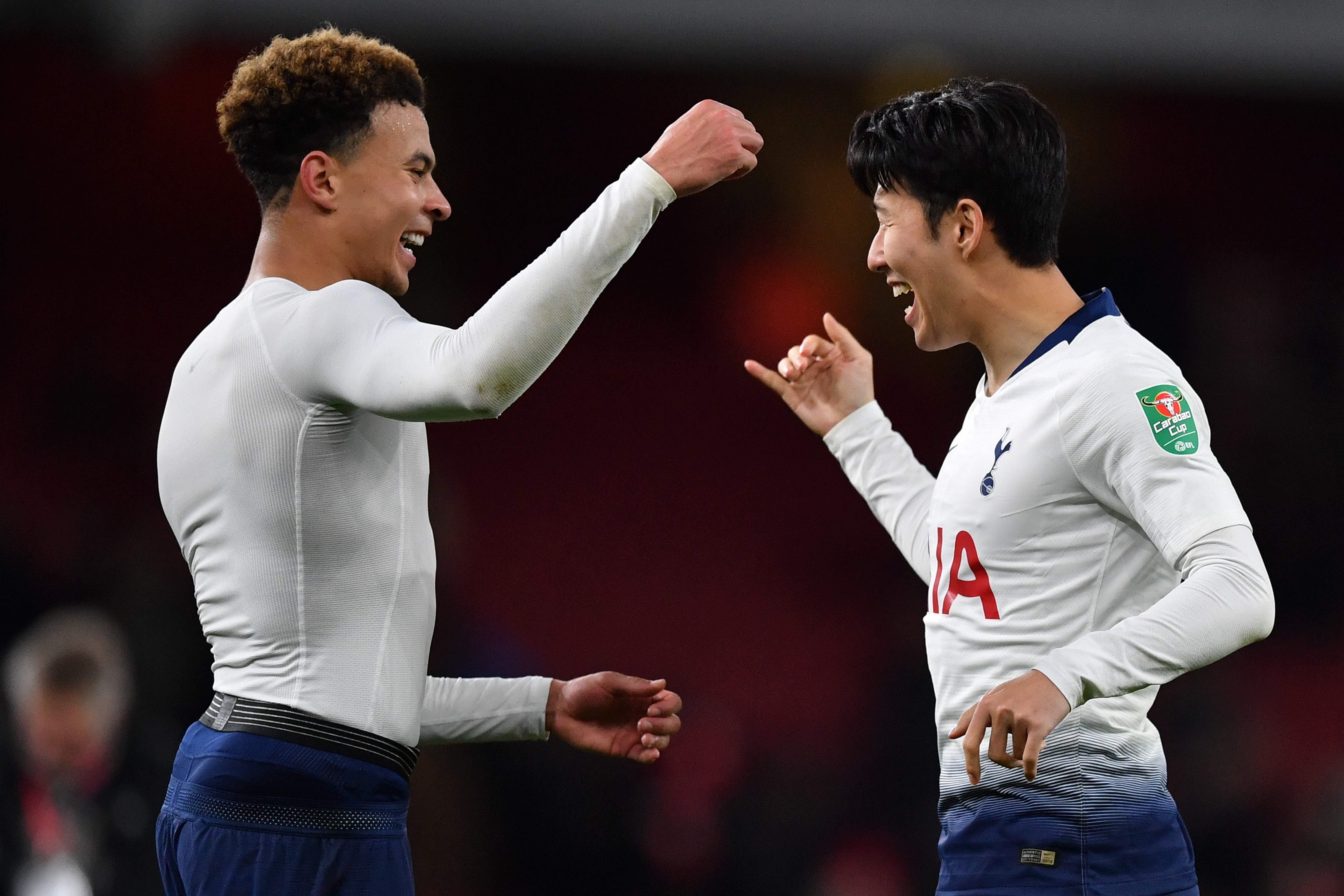 Pencetak gol Tottenham Hotspur Dele Alli (kiri) dan Son Heung-min