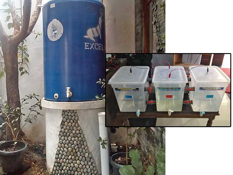 (Foto kiri) Model pemanfaatan air hujan yang dilakukan Komunitas Banyu. (Foto kanan) Bening dengan mengaliri air hujan menggunakan arus AC dan DC atau postif dan negatif sehingga air hujan dapat mempunyai pH yang asam maupun basa sesuai kebutuhan.