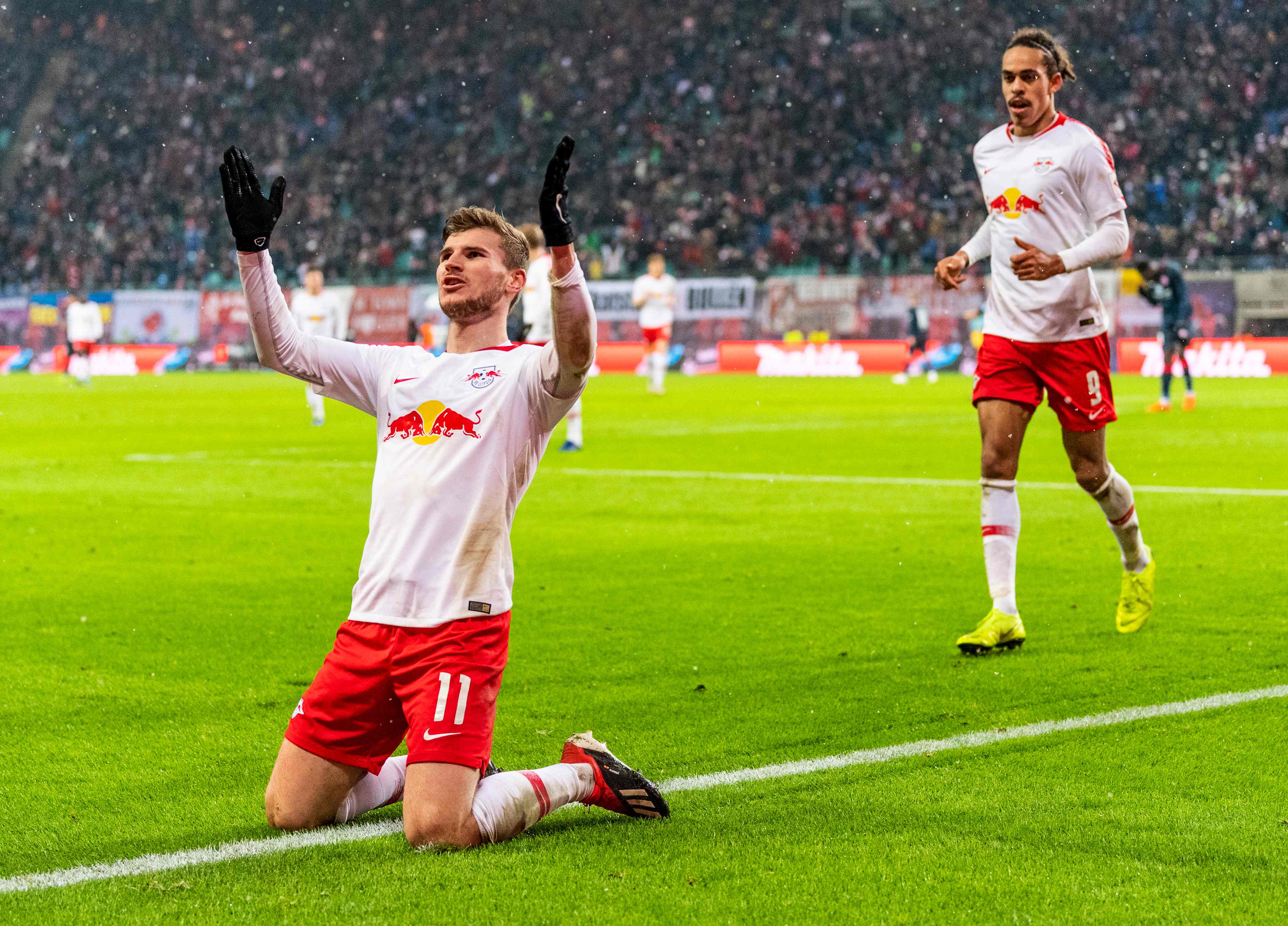 Timo Werner (kiri) dan Yussuf Poulsen