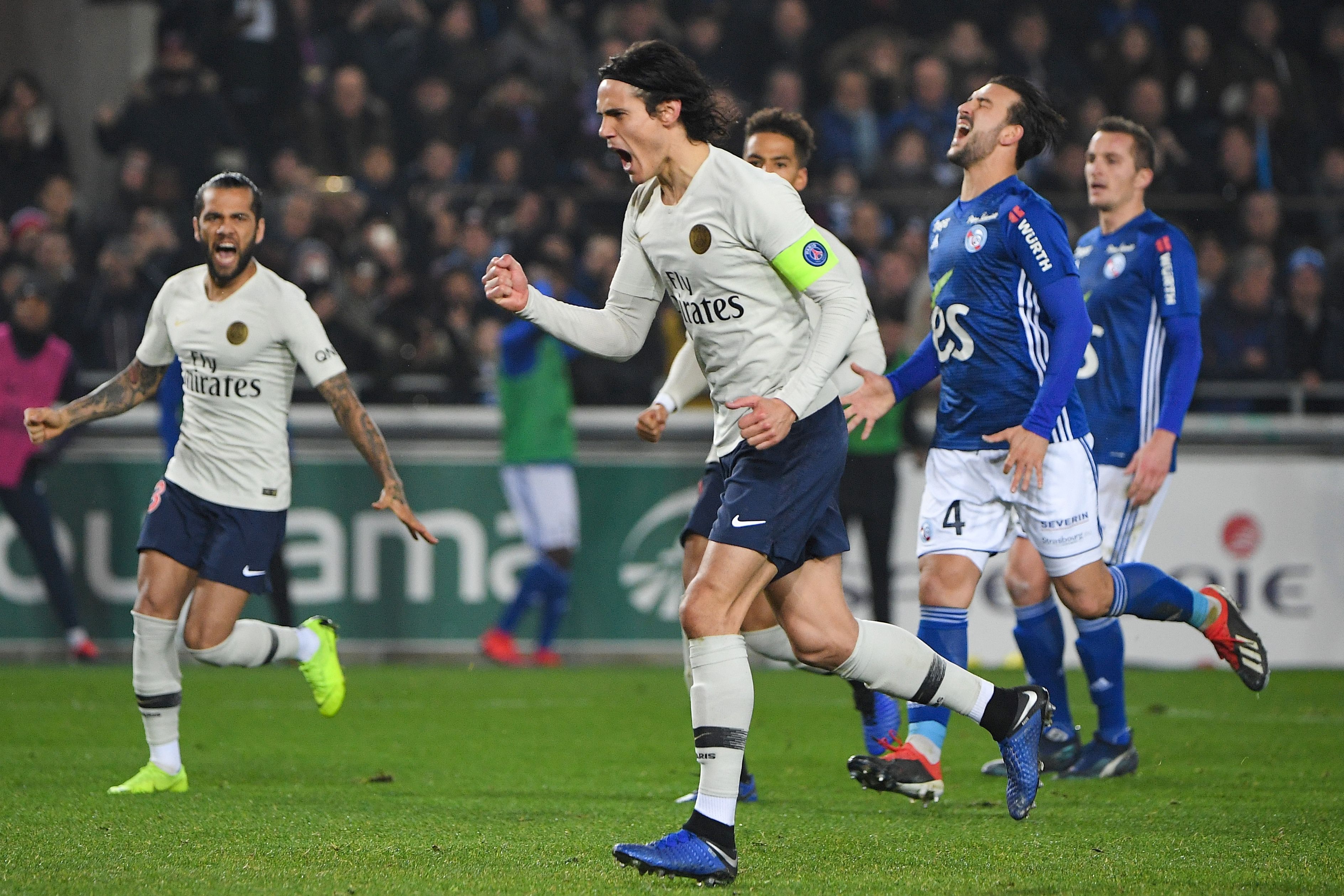 Selebrasi Edinson Cavani