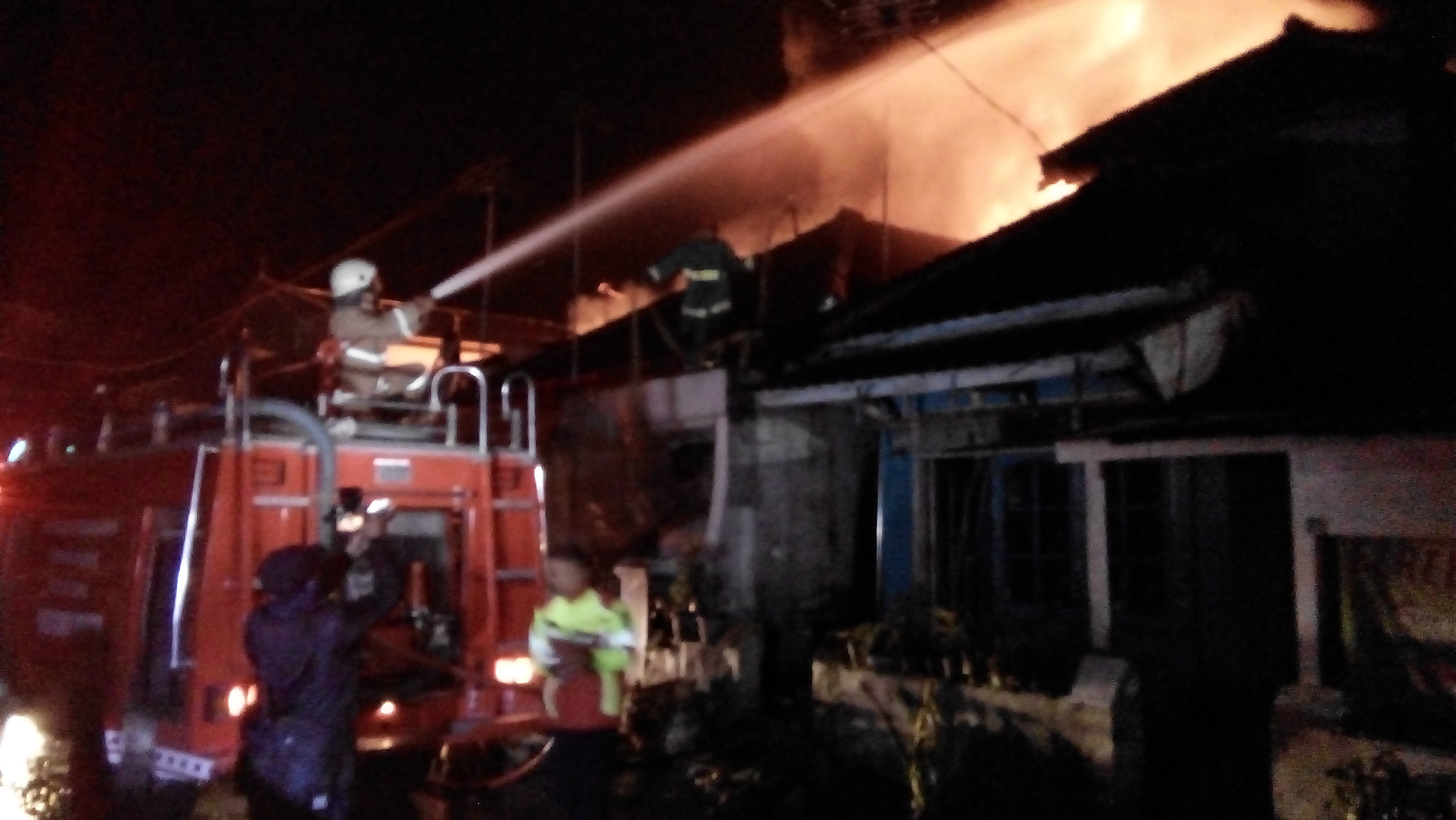 Gudang Plastik di Tasikmalaya Terbakar