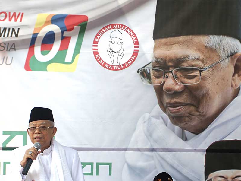 Calon Wakil Presiden nomor urut 01 KH. Ma'ruf Amin memberi sambutan saat peresmian posko Tim Kampanye Daerah (TKD) di kantor DPD Golkar Grand Depok City Depok, Jawa Barat, Sabtu (12/1/2019).