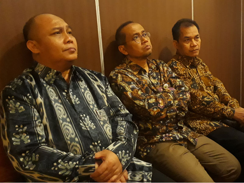 (dari kiri) Kepala BPJS Ketenagakerjaan Wilayah Sumbagsel Arief Budiarto, (tengah) Ketua Dewan Pengawas BPJS Ketenagakerjaan Guntur Wijaksono, (kanan) Kepala BPJS Ketenagakerjaan Cabang Palembang Asran Pane mamaparkan rencana kerja BPJS Ketenagakerjaan 201