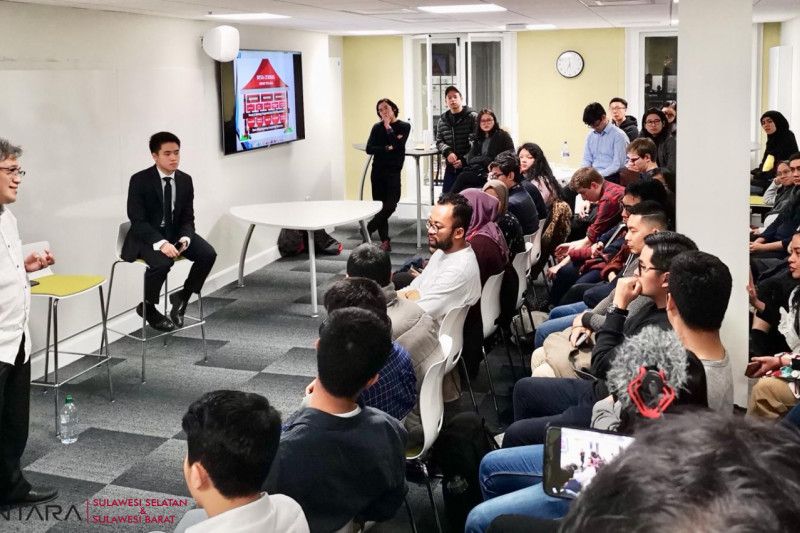 Anggota DPR RI Budiman Sudjatmiko (kiri) tampil di kampus terkemuka di Inggris - London School of Economic - London, Jumat malam (11/1/2019).