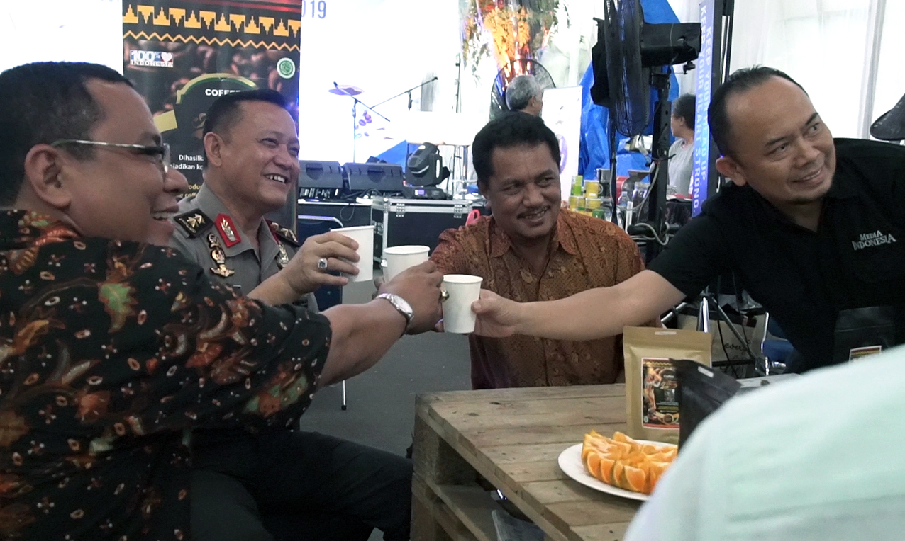 kika: Pemimpin Redaksi Lampung Post Iskandar Zulkarnain, Irjen Pol. Ike Edwin, Plt Direktur Pemberitaan Media Indonesia Gaudensius Suhardi d