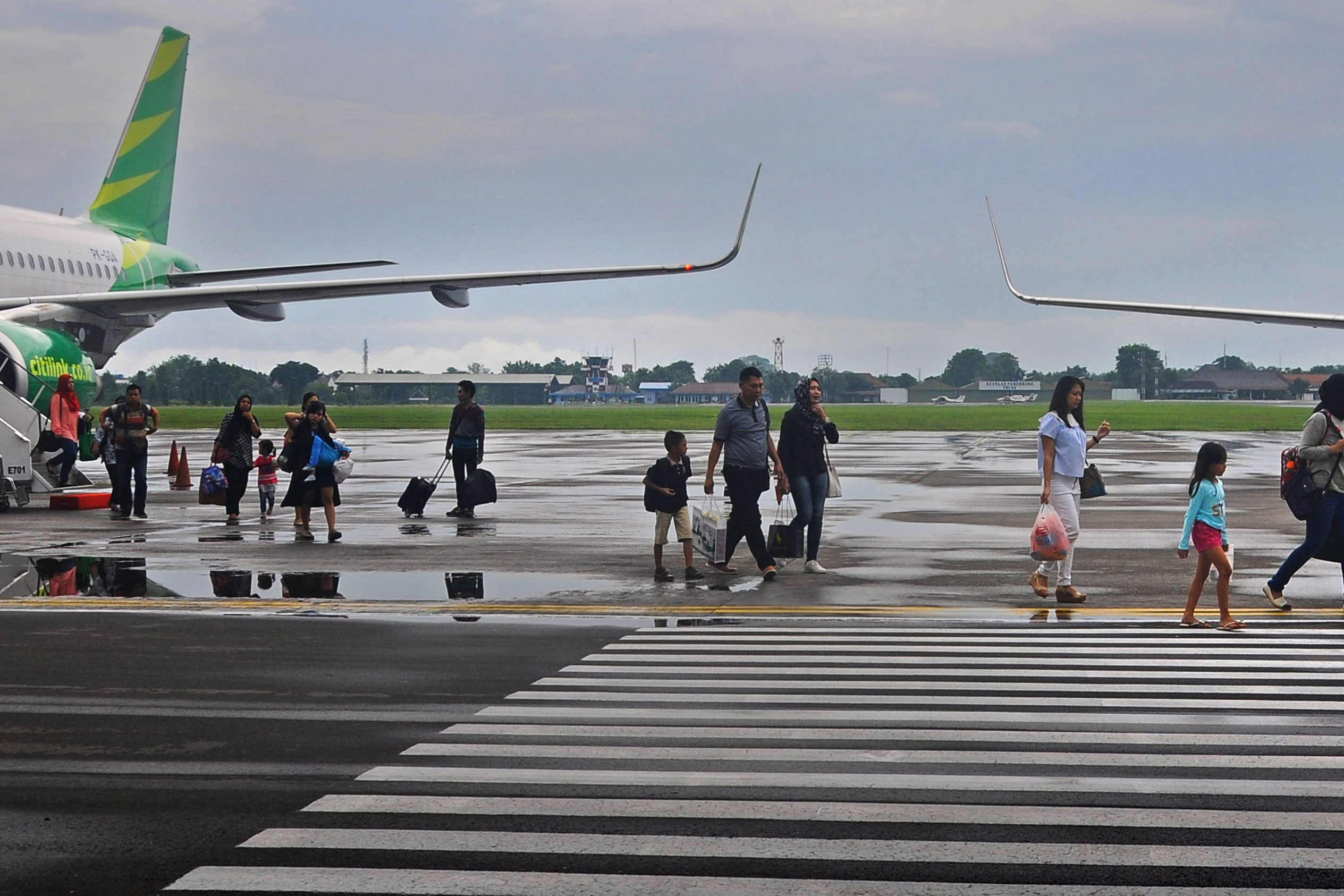 Bandara Adi Soemarmo Sempat Ditutup akibat Cuaca Buruk