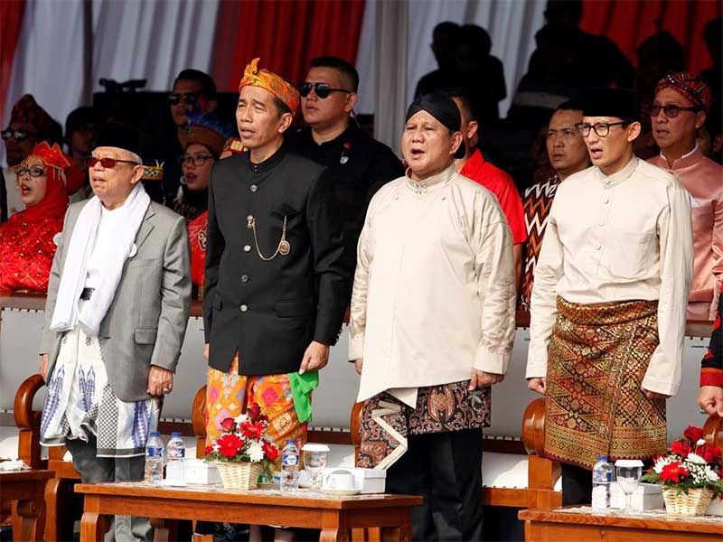 Pasangan capres-cawapres nomor urut 01, Joko Widodo-Ma'ruf Amin, serta pasangan Capres-Cawapres nomor urut 02, Prabowo Subianto-Sandiaga Uno saat deklarasi kampanye damai di Monas, Jakarta. 