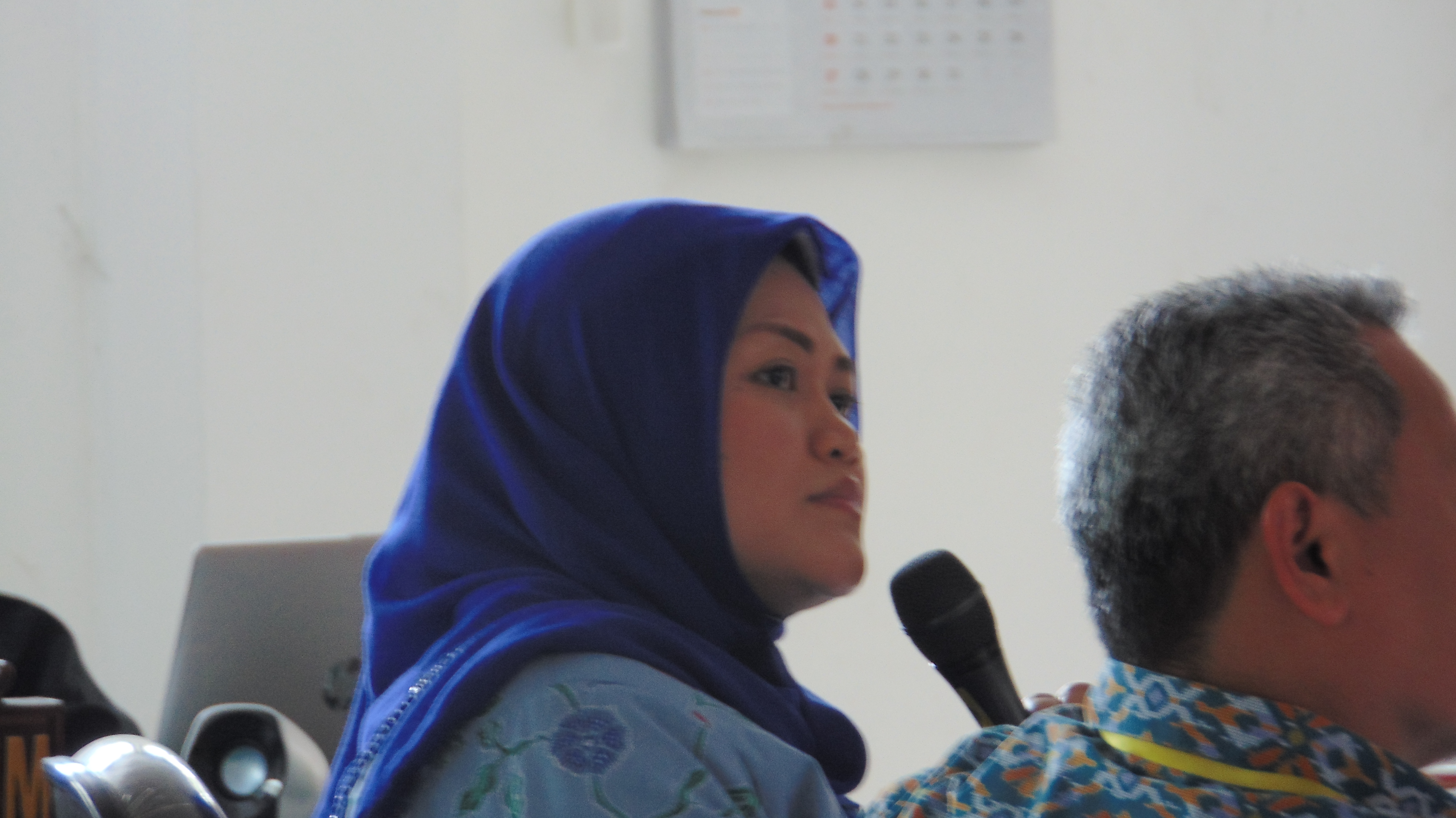 Bupati Bekasi Nonaktif Neneng Hasanah saat bersaksi di Pengadilan Tipikor Bandung, Senin (14/1).