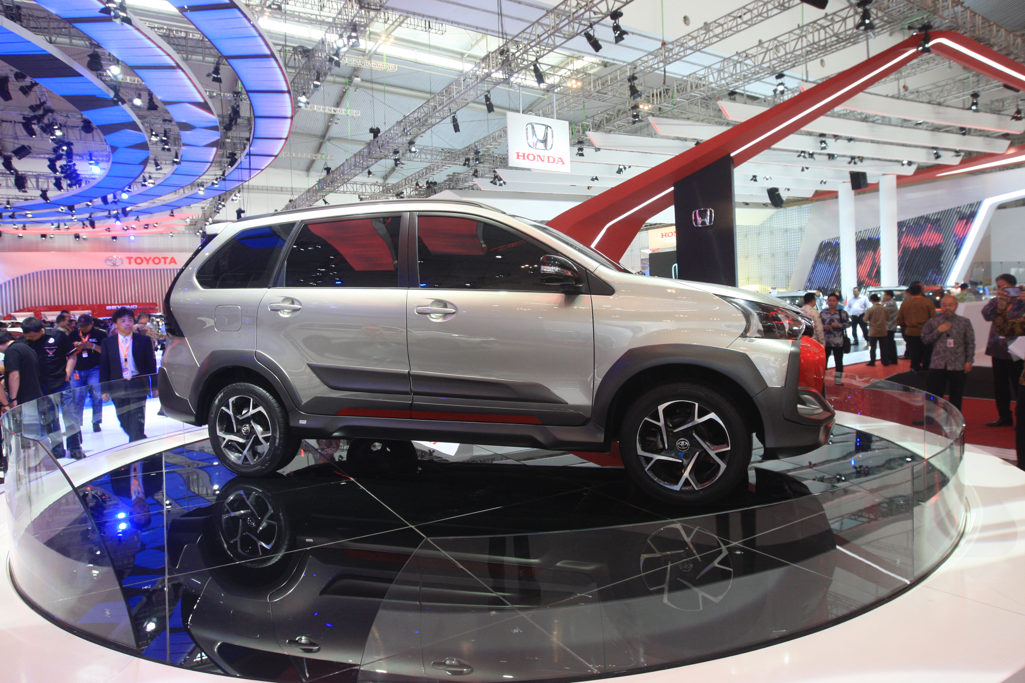 Toyota Luncurkan Avanza-Veloz Baru