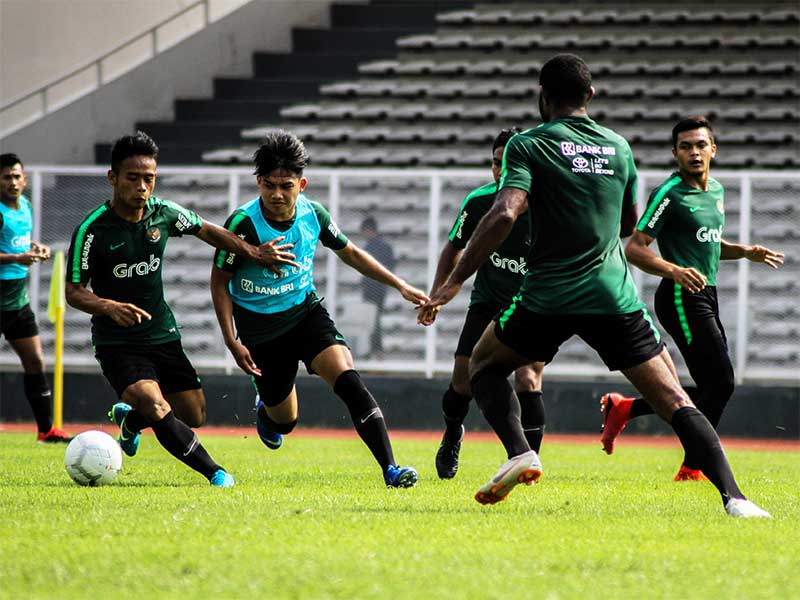 Pemain Timnas Indonesia U-22 mengikuti sesi latihan di Lapangan Madya, Komplek SUGBK, Senayan, Jakarta, Selasa (8/1/2019).