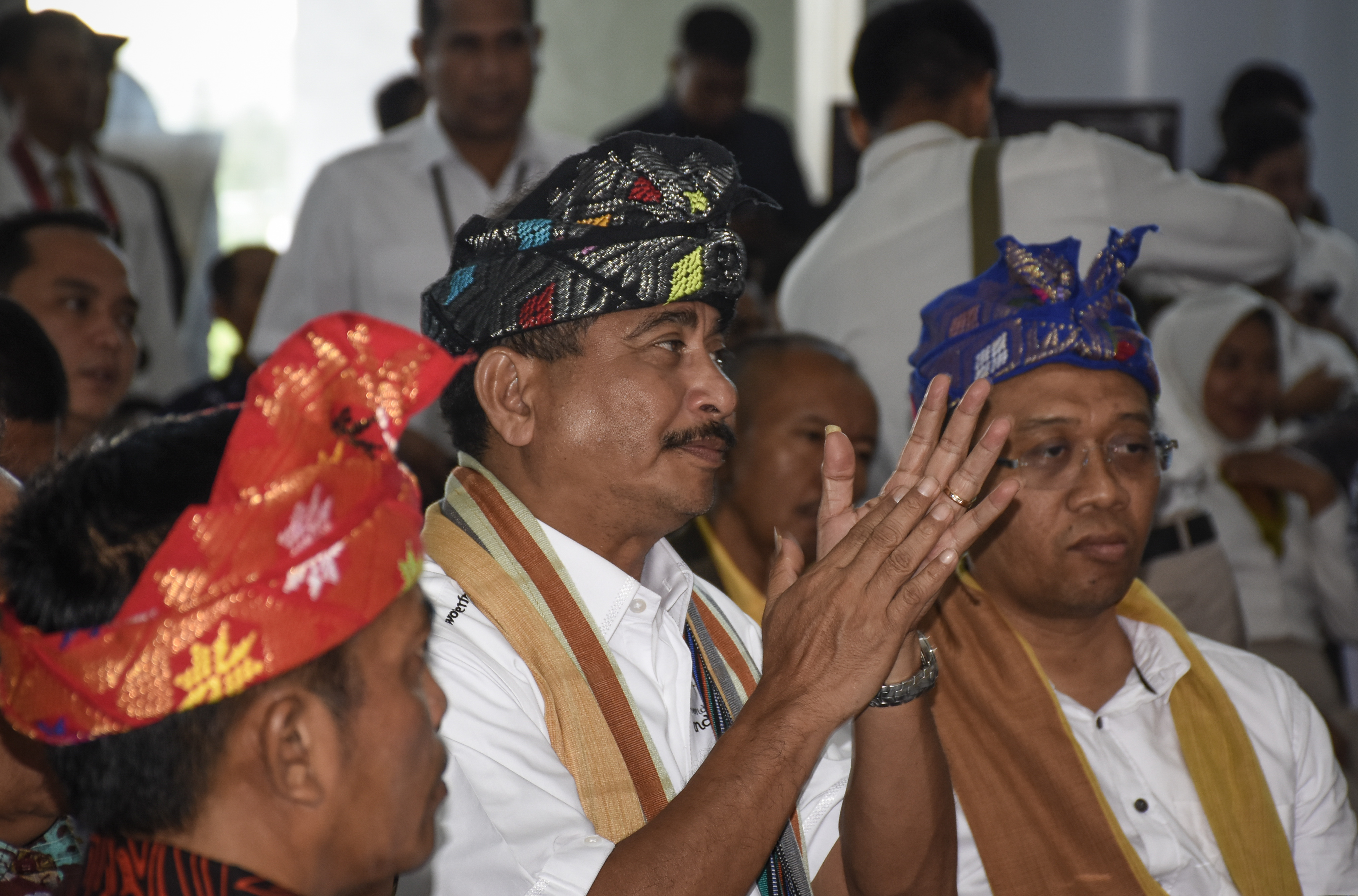 Menteri Pariwisata Arief Yahya (tengah) bersama Gubernur NTB Zulkieflimansyah (kanan) saat kunjungan kerja di Politeknik Pariwisata Negeri Lombok di Praya, Lombok Tengah, NTB