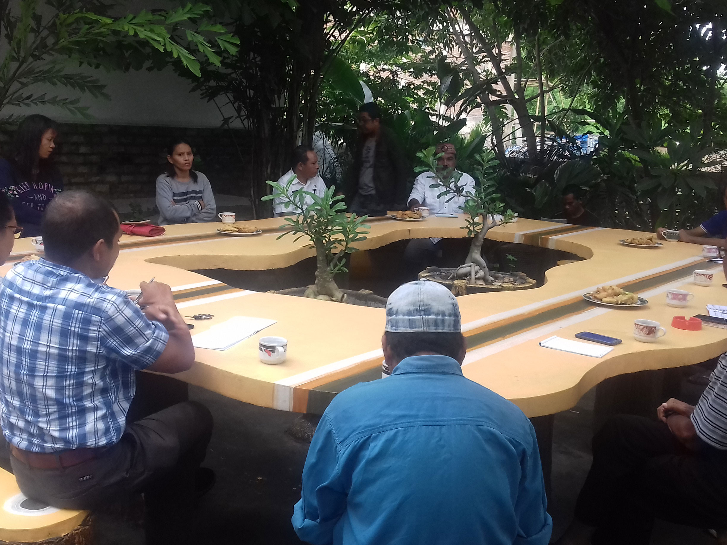 PELAKU WISATA TOLAK PENUTUPAN TN KOMODO: Pelaku Wisata menolak wacana penutupan Taman Nasional Komodo (TNK) selama setahun oleh Gubernur NTT datang dari Association of the Indonesian Tours and Travel Agencies (ASITA) di Kabupaten Manggarai Barat (Mabar), R